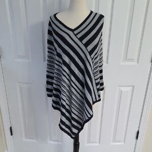 JONES NEW YORK SIGNATURE BLUE & GRAY STRIPED PONCHO SHAW ASYMMETRICAL SWEATER OS